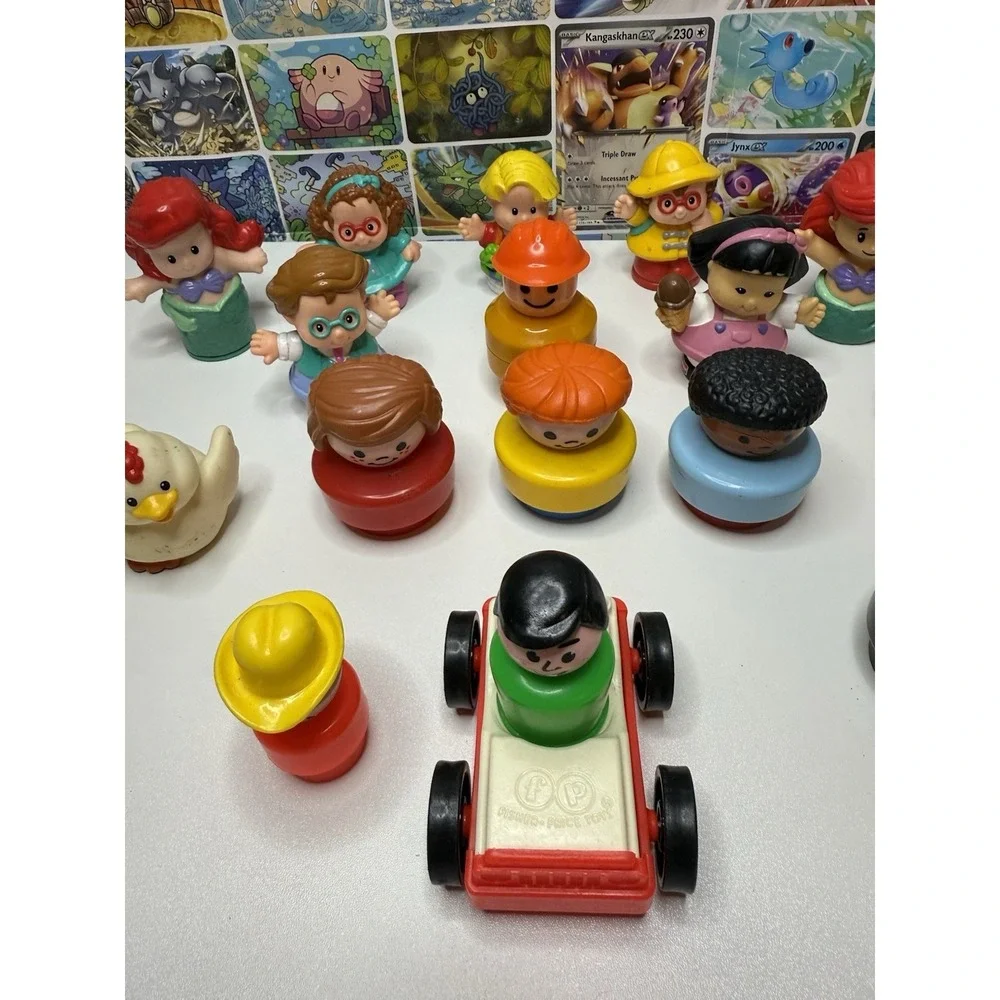 Vintage Fisher-Price Little‎ People Lot Of 16 W/Vehicle Mixed Characters